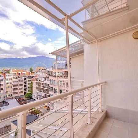 Spacious 2bd 2ba Flat - South Park & Vitosha Views By Flat Mаnager * София